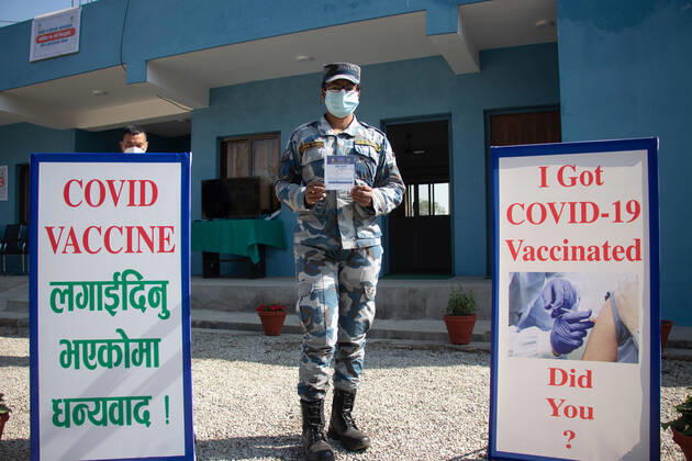 Coronavirus in Nepal, Impfungen in Kathmandu January 27, 2021, Kathmandu, NE, Nepal: A staffer of Nepal s Armed Police Force Hospital poses for a photo after being vaccinated, in Kathmandu, Nepal on January 27, 2021. Kathmandu Nepal - ZUMAd164 20210127_zip_d164_009 Copyright: xAryanxDhimalx