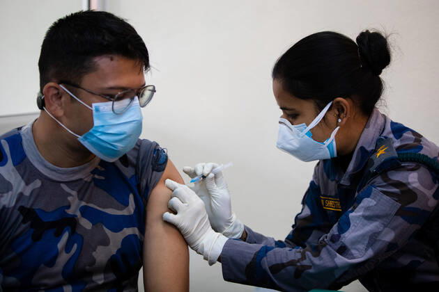 Coronavirus in Nepal, Impfungen in Kathmandu January 27, 2021, Kathmandu, 3, Nepal: A Nepal s Armed Police Force doctor wearing a mask receives an Oxford-AstraZeneca vaccine dose against the Coronavirus (COVID-19) at the Armed Police Force Hospital..Nepal government is launching the Oxford-AstraZeneca vaccination campaign against coronavirus (Covid19) starting today..Nepalese Health and sanitation workers deployed in the frontlines will be the first to receive the vaccines in the first phase of the campaign. Over 400,000 such frontline workers will be included in the initial stage. Kathmandu Nepal - ZUMAs197 20210127_zaa_s197_008 Copyright: xPrabinxRanabhatx