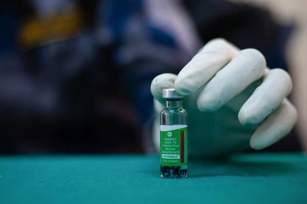 Coronavirus in Nepal, Impfungen in Kathmandu February 4, 2021, Kathmandu, 3, Nepal: A health worker holds a vial of Oxford-AstraZeneca vaccine against Covid19 (coronavirus) at the Armed Police Force Hospital..Nepal government is launching the Oxford-AstraZeneca vaccination campaign against coronavirus (Covid19) starting today..Nepalese Health and sanitation workers deployed in the frontlines will be the first to receive the vaccines in the first phase of the campaign. Over 400,000 such frontline workers will be included in the initial stage. Kathmandu Nepal - ZUMAs197 20210204_zaa_s197_005 Copyright: xPrabinxRanabhatx
