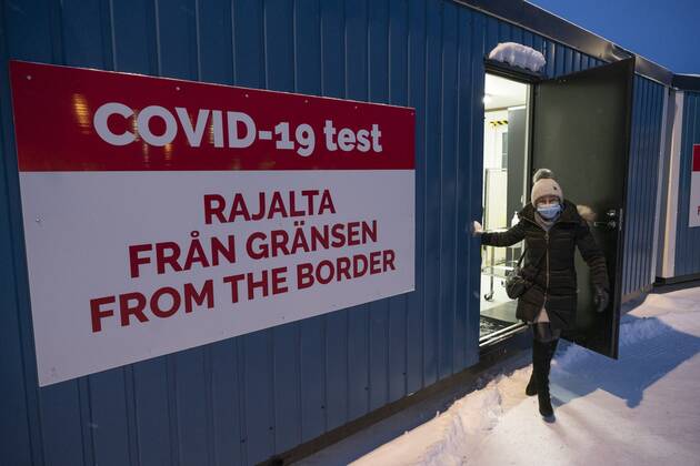 The travellers were guided to a voluntary Covid-19 test at the border between Finland and Sweden in Tornio, Northern Finland on Wednesday, 27th Jan., 2021. Finland tightened the border restrictions on Wednesday due to the worsening situation with the Covid-19 pandemic. Tornio Tornea Finland  Copyright: xJyrkixNikkilax LKFTVX20210127102719SSLY