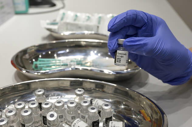 GERMANY, corona vaccine GERMANY, Hamburg, corona pandemic, largest vaccination center in Germany, for daily max 7000 people, vaccine Comirnaty of Biontech Pfizer