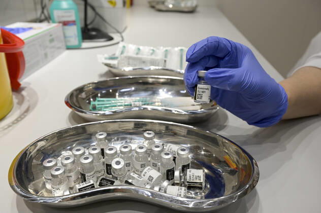 GERMANY, corona vaccine GERMANY, Hamburg, corona pandemic, largest vaccination center in Germany, for daily max 7000 people, vaccine Comirnaty of Biontech Pfizer