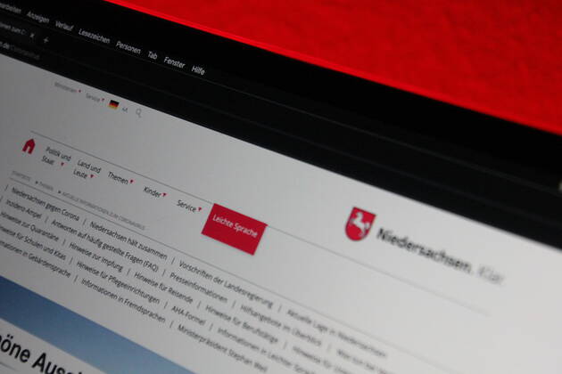 Impftermine für über 80 jährige in Niedersachsen jetzt auch Online möglich. Seit heute können Niedersachsen die das 80. Lebensjahr erreicht haben auch Impftermine Online beantragen. Niedersachsen, Hannover, Braunschweig, Wolfsburg, Göttingen, Salzgitter, Wolfenbüttel, Impfzentrum, Impfung, Corona, Covid19, Virusmutation, Impfstoffonline, Impfstoff, Bürger, Senioren, Pandemie, Niedersachsen Deutschland Copyright: xMartinxDziadekx