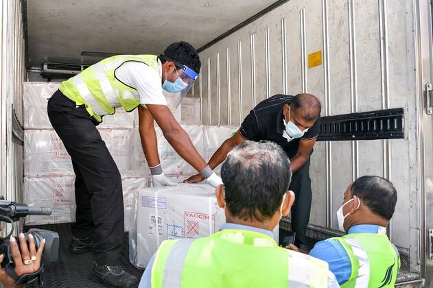 (210128) -- COLOMBO, Jan. 28, 2021 -- Workers unload boxes of COVID-19 vaccines from India at Bandaranaike International Airport in Colombo, Sri Lanka, Jan. 28, 2021. ( Handout via Xinhua) SRI LANKA-COLOMBO-INDIA-VACCINES-ARRIVAL SrixLankaxPresidentxMediaxDivision 