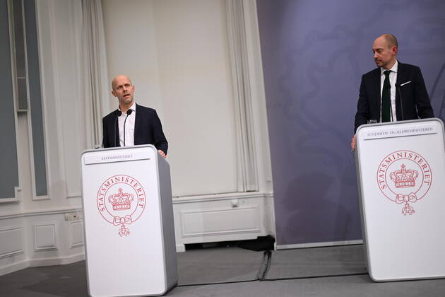 Statsminister Mette Frederiksen (S) holder pressemoede om covid-19 i Danmark, i Spejlsalen i Statsministeriet i Koebenhavn torsdag den 28. januar 2021. Til stede under pressemoedet er Statsminister Mette Frederiksen (S) samt direktoer i Statens Serum Institut (SSI) Henrik Ullum, sundheds- og aeldreminister Magnus Heunicke (S) og direktoer for Sundhedsstyrelsen Soeren Brostroem samt direktoer i Laegemiddelstyrelsen Thomas Senderovitz.. , Copyright: PhilipxDavalix cop333 spdk20210128-203646-L