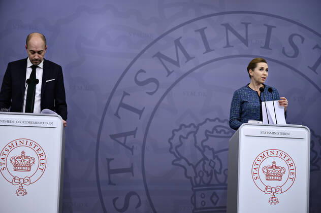 Statsminister Mette Frederiksen (S) samt sundheds- og aeldreminister Magnus Heunicke (S), da statsministeren holder pressemoede om covid-19 i Danmark, i Spejlsalen i Statsministeriet i Koebenhavn torsdag den 28. januar 2021.. , Copenhagen Denmark Copyright: PhilipxDavali PhilipxDavalix cop333 spdk20210128-204103-L