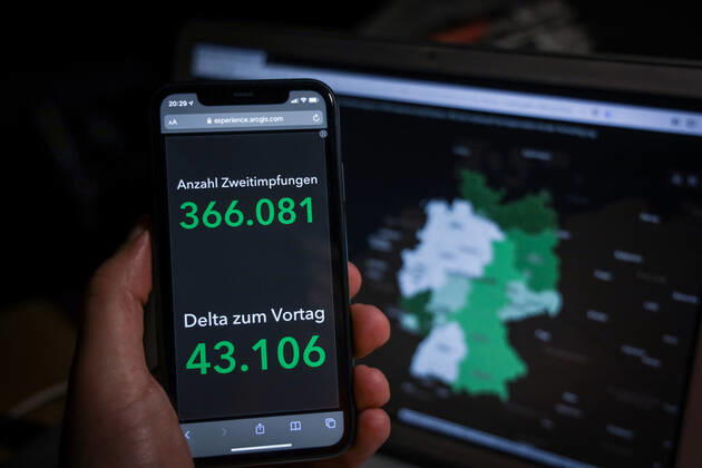 Coronavirus in Deutschland - COVID-19 Impfungen -Dashboard 28.01.2021: Esri Deutschland GmbH auf Basis des Digitalen Impfquotenmonitoring zur COVID-19-Impfung des RKI - Anzahl Erstimpfungen: 1.738.236 Veränderungen zum Vortag: 49.081 Anzahl Zweitimpfungen: 366.081 Veränderungen zum Vortag: 43.106 Datenstand vom 28.01.2021.