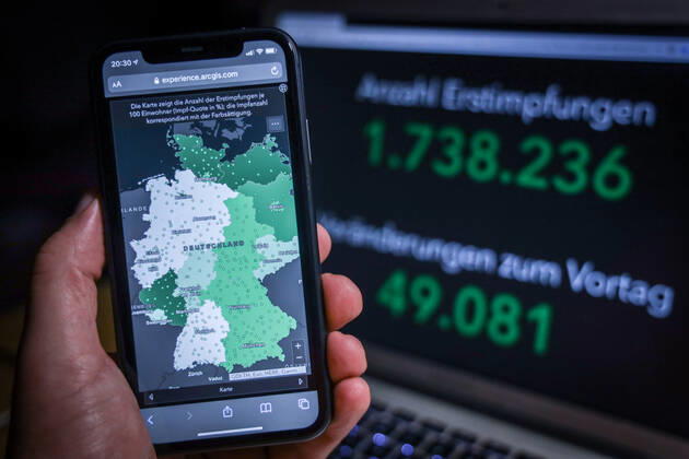 Coronavirus in Deutschland - COVID-19 Impfungen -Dashboard 28.01.2021: Esri Deutschland GmbH auf Basis des Digitalen Impfquotenmonitoring zur COVID-19-Impfung des RKI - Anzahl Erstimpfungen: 1.738.236 Veränderungen zum Vortag: 49.081 Anzahl Zweitimpfungen: 366.081 Veränderungen zum Vortag: 43.106 Datenstand vom 28.01.2021.