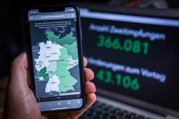 News Bilder des Tages Coronavirus in Deutschland - COVID-19 Impfungen -Dashboard 28.01.2021: Esri Deutschland GmbH auf Basis des Digitalen Impfquotenmonitoring zur COVID-19-Impfung des RKI - Anzahl Erstimpfungen: 1.738.236 Veränderungen zum Vortag: 49.081 Anzahl Zweitimpfungen: 366.081 Veränderungen zum Vortag: 43.106 Datenstand vom 28.01.2021.
