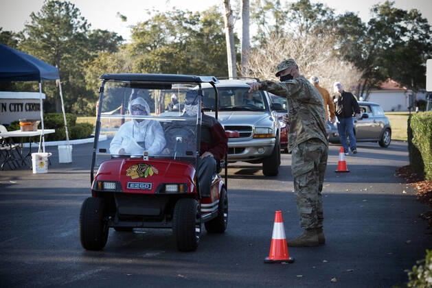 January 28, 2021, Sun City Center, FL, USA: Florida residents 65 years and older queue in the early morning for Covid-19 Vaccine shots at a community center in Hillsborough County on the states Gulf Coast. Community volunteers and National Guard troops helped the operation to run efficiently, residents said. Sun City Center USA - ZUMAn03_ 20210128_zaf_n03_007 Copyright: xRobinxRaynex