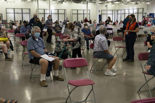 January 28, 2021, Sarasota, FL, USA: Florida residents who have just received Covid-19 Vaccine shots wait in a holding zone at a vacant area of a Sarasota shopping center. The vaccine site hopes to serve at least 1,500 residents daily. Sarasota USA - ZUMAn03_ 20210128_zaf_n03_026 Copyright: xRobinxRaynex