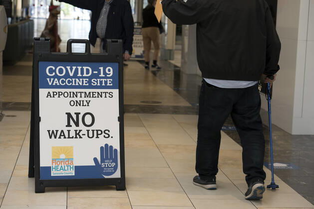 January 28, 2021, Sarasota, FL, USA: Florida residents 65 years and older queue for Covid-19 Vaccine shots at a vacant area of a Sarasota shopping center. The vaccine site hopes to serve at least 1,500 residents daily. Sarasota USA - ZUMAn03_ 20210128_zaf_n03_028 Copyright: xRobinxRaynex
