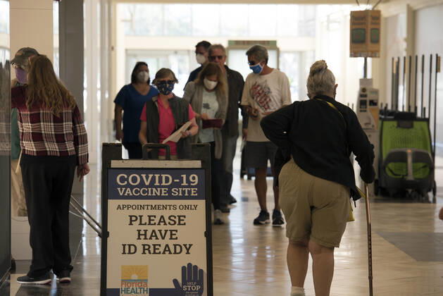 January 28, 2021, Sarasota, FL, USA: Florida residents 65 years and older queue for Covid-19 Vaccine shots at a vacant area of a Sarasota shopping center. The vaccine site hopes to serve at least 1,500 residents daily. Sarasota USA - ZUMAn03_ 20210128_zaf_n03_032 Copyright: xRobinxRaynex