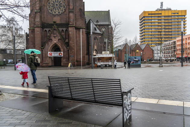 Die Innenstadt von Gelsenkirchen, Fussgängerzone, Heinrich-König-Platz, während der Corona Krise, Lockdown im Januar 2021, geschlossene Geschäfte und Gastronomie, wenige Passanten, Gelsenkirchen, NRW, Deutschland Gelsenkirchen Shutdown