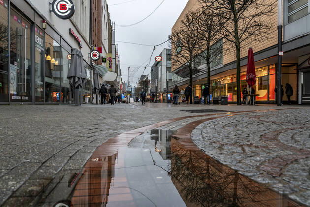 Die Innenstadt von Gelsenkirchen, während der Corona Krise, Lockdown im Januar 2021, geschlossene Geschäfte und Gastronomie, wenige Passanten, Gelsenkirchen, NRW, Deutschland Gelsenkirchen Shutdown