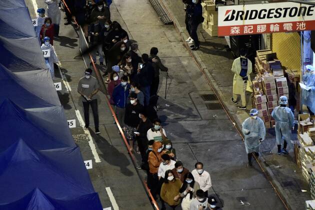 Coronavirus in China, Lockdown in Hongkong January 29, 2021, Hongkong, Hongkong, China: Another building is blocked and all residents are forced to take the COVID-19 nucleic acid testing in Hongkong,China on 29th January, 2021. Hongkong China - ZUMAt151 20210129_zia_t151_007 Copyright: xTpgx