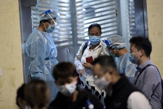 Coronavirus in China, Lockdown in Hongkong January 29, 2021, Hongkong, Hongkong, China: Another building is blocked and all residents are forced to take the COVID-19 nucleic acid testing in Hongkong,China on 29th January, 2021. Hongkong China - ZUMAt151 20210129_zia_t151_009 Copyright: xTpgx