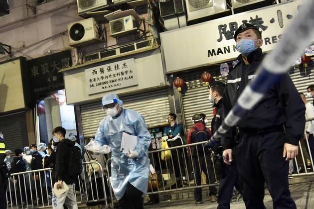 Coronavirus in China, Lockdown in Hongkong January 29, 2021, Hongkong, Hongkong, China: Another building is blocked and all residents are forced to take the COVID-19 nucleic acid testing in Hongkong,China on 29th January, 2021. Hongkong China - ZUMAt151 20210129_zia_t151_010 Copyright: xTpgx
