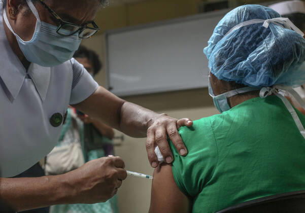 January 29, 2021, Colombo, Sri Lanka: A Sri Lankan health worker receives an Oxford-AstraZeneca Covid-19 vaccine dose against the Coronavirus (COVID-19) at The National Hospital Colombo in Sri Lanka on January 29, 2021. Colombo Sri Lanka - ZUMAd152 20210129_znp_d152_006 Copyright: xPradeepxDambaragex