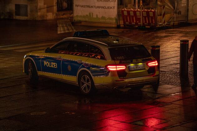 Sindelfingen Themenbilder: Stuttgart in Zeit der Corona-Pandemie, 28.01.2021, Themenbilder: Stuttgart in Zeit der Corona-Pandemie, Plizei in der Stuttgarter Koenigstrasse, 28.01.2021, Copyright: xEIBNER DROFITSCHx EP_ddh