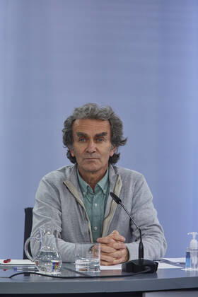 The director of the Center for Coordination of Alerts and Health Emergencies (CCAES), Fernando Simon , appears at a conference after chairing the meeting of the Interterritorial Council of the National Health System, in the Moncloa Complex, Madrid, (Spain), January 28, 2021. This Thursday the Ministry of Health and the autonomous communities have signed, within the Interterritorial Council of the National Health System (CISNS), the Agreement on the implementation of the vaccination strategy against Covid-19 in Spain , which states that the necessary corrective measures will be applied to ensure the proper vaccination process. 28 JANUARY 2021;CAROLINA DARIAS;HEALTH MINISTER;PANDEMIC;CORONAVIRUS LagenciaEP PRESS J. Hellin. POOL 01 28 2021 Copyright: xLagenciaEPxPRESS J.xHellin.xPOOLx 3538657