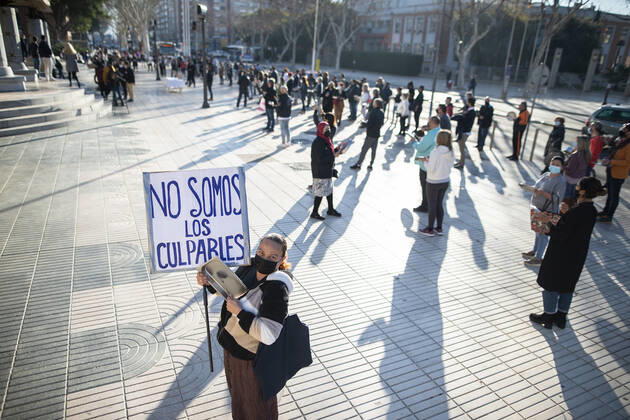 A group of people attend a demonstration of the hospitality sector called in front of the General Assembly of the Region of Murcia, in Cartagena, Murcia, Spain, January 29, 2021. The call comes after the news that the restrictions forcing the closure of hospitality establishments will be extended by the overload of the health system in the Region: while we remain in phase 2, it is difficult to change the current restrictions, acknowledged the technical spokesman of the Committee Covid. Also, the Region of Murcia has decided to advance the closure of non-essential activities to 18.00 hours in eight municipalities and limit throughout the regional territory meetings in public spaces, both indoor and outdoor, to two in the case of being non- Copyright: xLagenciaEPx 3539103