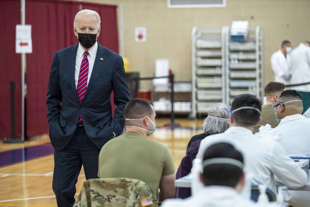 News Bilder des Tages January 29, 2021, Bethesda, Maryland, USA: US President Joe Biden on a tour of a COVID-19 v vaccination center at Walter Reed National Military Medical Center in Bethesda, Maryland, USA, 29 January 2021. President Biden is to visit with wounded service members Bethesda USA - ZUMAs152 20210129_zaa_s152_093 Copyright: xShawnxThewx-xPoolxViaxCnpx