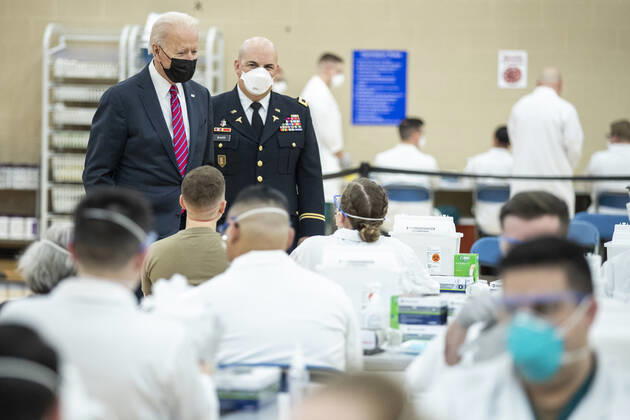 January 29, 2021, Bethesda, Maryland, USA: US President Joe Biden is is escorted by the Director of Walter Reed National Military Medical Center Colonel Andrew Barr (R) on a tour of a COVID-19 v vaccination center at Walter Reed National Military Medical Center in Bethesda, Maryland, USA, 29 January 2021. President Biden is to visit with wounded service members Bethesda USA - ZUMAs152 20210129_zaa_s152_095 Copyright: xShawnxThewx-xPoolxViaxCnpx