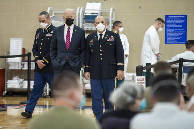 January 29, 2021, Bethesda, Maryland, USA: US President Joe Biden is is escorted by the Director of Walter Reed National Military Medical Center Colonel Andrew Barr (R) on a tour of a COVID-19 v vaccination center at Walter Reed National Military Medical Center in Bethesda, Maryland, USA, 29 January 2021. President Biden is to visit with wounded service members Bethesda USA - ZUMAs152 20210129_zaa_s152_097 Copyright: xShawnxThewx-xPoolxViaxCnpx