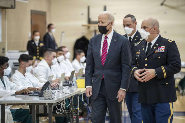 January 29, 2021, Bethesda, Maryland, USA: US President Joe Biden is is escorted by the Director of Walter Reed National Military Medical Center Colonel Andrew Barr (R) on a tour of a COVID-19 v vaccination center at Walter Reed National Military Medical Center in Bethesda, Maryland, USA, 29 January 2021. President Biden is to visit with wounded service members Bethesda USA - ZUMAs152 20210129_zaa_s152_102 Copyright: xShawnxThewx-xPoolxViaxCnpx