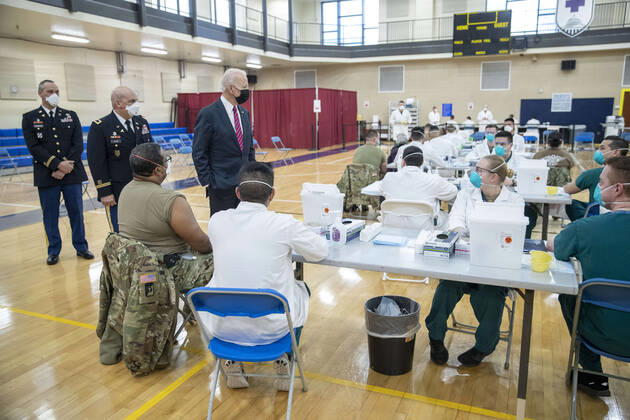 January 29, 2021, Bethesda, Maryland, USA: US President Joe Biden is is escorted by the Director of Walter Reed National Military Medical Center Colonel Andrew Barr (2-L) on a tour of a COVID-19 vaccination center at Walter Reed National Military Medical Center in Bethesda, Maryland, USA, 29 January 2021. President Biden is to visit with wounded service members Bethesda USA - ZUMAs152 20210129_zaa_s152_113 Copyright: xShawnxThewx-xPoolxViaxCnpx