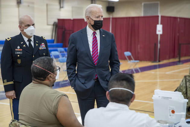 January 29, 2021, Bethesda, Maryland, USA: US President Joe Biden is is escorted by the Director of Walter Reed National Military Medical Center Colonel Andrew Barr (L) on a tour of a COVID-19 vaccination center at Walter Reed National Military Medical Center in Bethesda, Maryland, USA, 29 January 2021. President Biden is to visit with wounded service members Bethesda USA - ZUMAs152 20210129_zaa_s152_114 Copyright: xShawnxThewx-xPoolxViaxCnpx