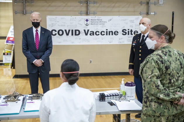 January 29, 2021, Bethesda, Maryland, USA: US President Joe Biden is is escorted by the Director of Walter Reed National Military Medical Center Colonel Andrew Barr (R) on a tour of a COVID-19 vaccination center at Walter Reed National Military Medical Center in Bethesda, Maryland, USA, 29 January 2021. President Biden is to visit with wounded service members Bethesda USA - ZUMAs152 20210129_zaa_s152_115 Copyright: xShawnxThewx-xPoolxViaxCnpx