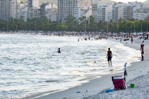 Movement of people at Flamengo Beach (INT) Movement of people at Flamengo Beach . January 29, 2021, Rio de Janeiro, Brazil: Movement of people at Flamengo beach in Rio de Janeiro amid COVID-19. Credit: Leco Viana Thenews2 Movement of people at Flamengo Beach  Copyright: xLecoxVianax