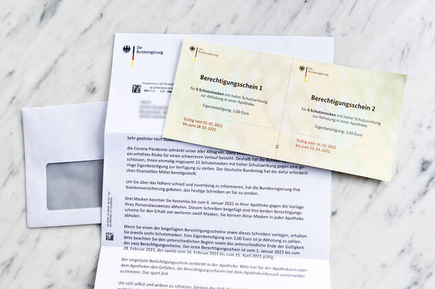 Berechtigungsscheine für FFP2-Masken Corona-Pandemie Coronapandemie Coronavirus COVID-19-Pandemie COVID-19 Epidemie SARS-CoV-2 Covid 19 Covid-19 Schutzmaske Schutzmasken Gesichtsmaske zertifizierte FFP-2 ZN95 ZN 95 KN 95 Brief von der Bundesregierung Gutscheine FFP2-Berechtigungsscheine Hamburg Hamburg Deutschland Germany Copyright: xAchimxDuwentästerx