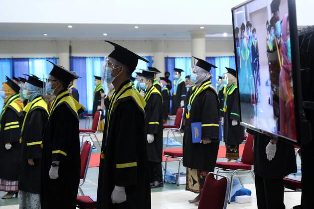Indonesia: Student Graduation during the Covid-19 pandemic Students Graduation During the pandemic at the State Islamic University of Palembang, South Sumatra, Saturday, January 30, 2021 Palembang South Sumatra Indonesia Copyright: AdamxRachman