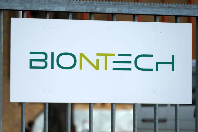 Firma Biontech in Mainz, Hauptsitz, Corona, COVID 19, Impfstoff, Deutsche Biotechnologieunternehmen, Biontech firma Schild,