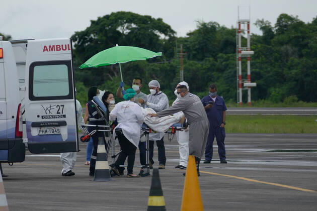MANAUS, AM - 30.01.2021: TRANSFERÊNCIA DE PACIENTES COVID EM MANAUS - Covid-19 patients are transferred from Manaus (AM) to Natal (RN), on the Brazilian Air Force (FAB) plane, this Saturday afternoon (30th), at Ponta Pelada Airport, in the south of the city. x2026360x  SandroxPereira