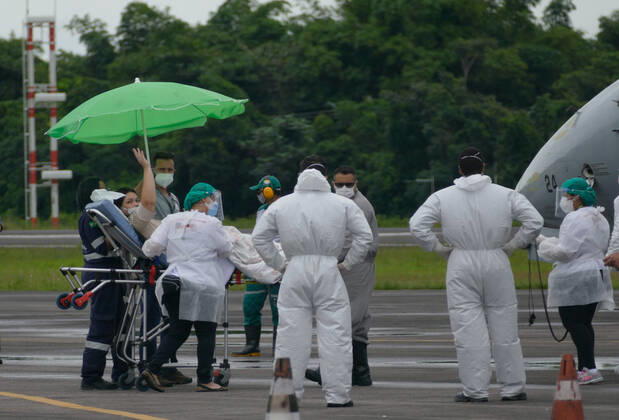 MANAUS, AM - 30.01.2021: TRANSFERÊNCIA DE PACIENTES COVID EM MANAUS - Covid-19 patients are transferred from Manaus (AM) to Natal (RN), on the Brazilian Air Force (FAB) plane, this Saturday afternoon (30th), at Ponta Pelada Airport, in the south of the city. x2026361x  SandroxPereira