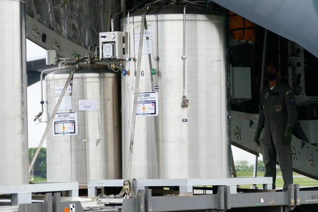 MANAUS, AM - 30.01.2021: CHEGADA DE TANQUES DE OXIGÊNIO EM MANAUS - Arrival by KC-390 plane, of the Brazilian Air Force (FAB) in Manaus (AM), with loading of liquid oxygen tanks, at Ponta Pelada Airport, this Saturday afternoon (30). In the photo, the oxygen tanks being discharged from the FAB plane. x2026433x  SandroxPereira