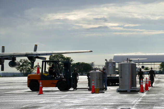 MANAUS, AM - 30.01.2021: CHEGADA DE TANQUES DE OXIGÊNIO EM MANAUS - Arrival by KC-390 plane, of the Brazilian Air Force (FAB) in Manaus (AM), with loading of liquid oxygen tanks, at Ponta Pelada Airport, this Saturday afternoon (30). In the photo, the oxygen tanks being placed in an area of the runway at Ponta Pelada airport. x2026444x  SandroxPereira