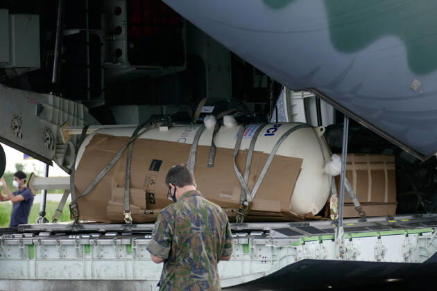 MANAUS, AM - 30.01.2021: CHEGADA DE USINA DE OXIGÊNIO EM MANAUS - Arrival of KC-390 plane, of the Brazilian Air Force (FAB), in Manaus (AM), with two hospital oxygen generation plants, at Ponta Pelada Airport this Saturday afternoon (30). x2026460x  SandroxPereira