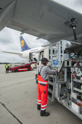 Germany, Lufthansa biofuel GERMANY, Hamburg airport , trial phase, biofuel tanking of Lufthansa jet Airbus A321 , one turbine is powered with 50 percent biofuel a blend of Jatropha , Camelina oil and animal grease