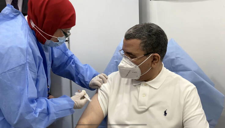 (210131) -- ALGIERS, Jan. 31, 2021 () -- Algerian Prime Minister Abdelaziz Djerad (R) receives an injection of a COVID-19 vaccine at a clinic in Algiers, Algeria, Jan. 31, 2021. The official APS news agency quoted Algerian Prime Minister Abdelaziz Djerad as saying that his country will import enough COVID-19 vaccine for Algerian people, when he was receiving an injection of a COVID-19 vaccine at a clinic in Algiers on Sunday. () AlGERIA-ALGIERS-PM-COVID-19 VACCINE-INJECTION Xinhua 