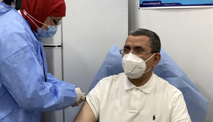 (210131) -- ALGIERS, Jan. 31, 2021 () -- Algerian Prime Minister Abdelaziz Djerad (R) receives an injection of a COVID-19 vaccine at a clinic in Algiers, Algeria, Jan. 31, 2021. The official APS news agency quoted Algerian Prime Minister Abdelaziz Djerad as saying that his country will import enough COVID-19 vaccine for Algerian people, when he was receiving an injection of a COVID-19 vaccine at a clinic in Algiers on Sunday. () AlGERIA-ALGIERS-PM-COVID-19 VACCINE-INJECTION Xinhua 