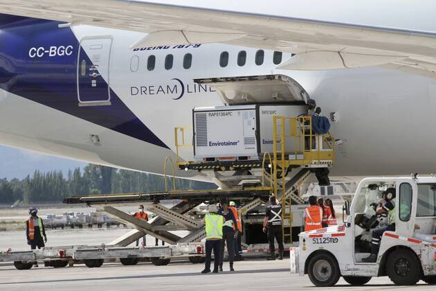 (210201) -- SANTIAGO, Feb. 1, 2021 -- Workers unload containers with the second shipment of nearly 2 million COVID-19 vaccines developed by Chinese firm Sinovac Biotech at Santiago international airport in Santiago, Chile, Jan. 31, 2021. The Chilean government received a second shipment of nearly 2 million vaccines developed by Chinese firm Sinovac Biotech on Sunday, which will be used to begin the mass vaccination in Chile, scheduled to start on Wednesday. Chilean Deputy Health Minister Paula Daza said at a press conference that the arrival of the two shipments of Sinovac vaccine CoronaVac will allow for the vaccination of about 4 million people in February. ( Handout via Xinhua) CHILE-SANTIAGO-CHINA-COVID-19-VACCINE-SECOND SHIPMENT AR 