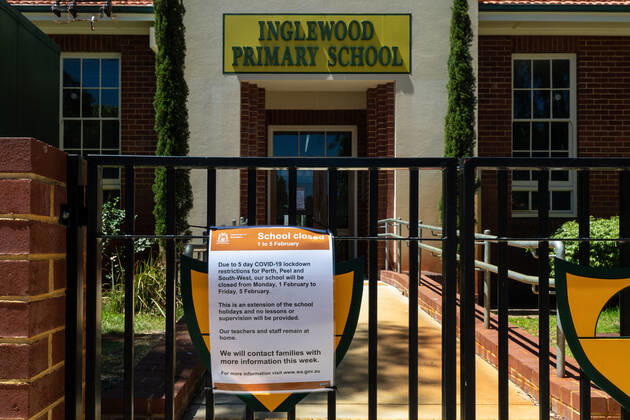 WA CORONAVIRUS COVID19, A sign on the gates of Inglewood Primary School informs people the school has been closed due to the Covid lockdown in Perth, Monday, February 1, 2021. West Australian Premier Mark McGowan yesterday called for a five-day lockdown for metropolitan Perth and two nearby regions after a COVID-19 hotel quarantine breach. ( NO ARCHIVING, EDITORIAL USE ONLY, NO USE IN BOOKS WITHOUT CONSENT  Copyright: xRICHARDxWAINWRIGHTx 20210201001517525990
