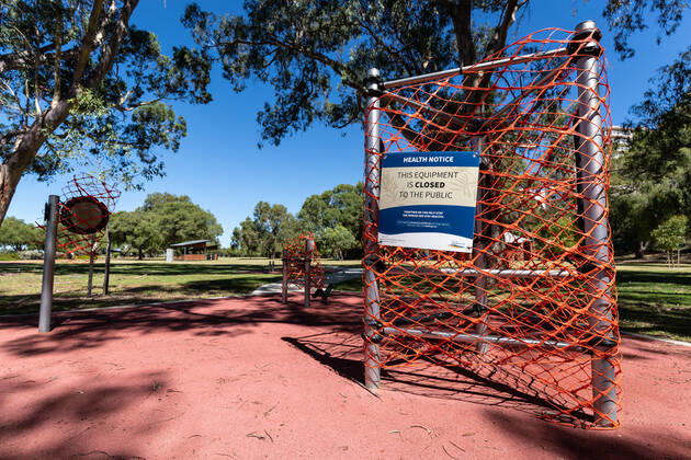 WA CORONAVIRUS COVID19, Outdoor gym equipment in a South Perth park is closed off in Perth, Monday, February 1, 2021. West Australian Premier Mark McGowan yesterday called for a five-day lockdown for metropolitan Perth and two nearby regions after a COVID-19 hotel quarantine breach. ( NO ARCHIVING, EDITORIAL USE ONLY, NO USE IN BOOKS WITHOUT CONSENT  Copyright: xRICHARDxWAINWRIGHTx 20210201001517526009