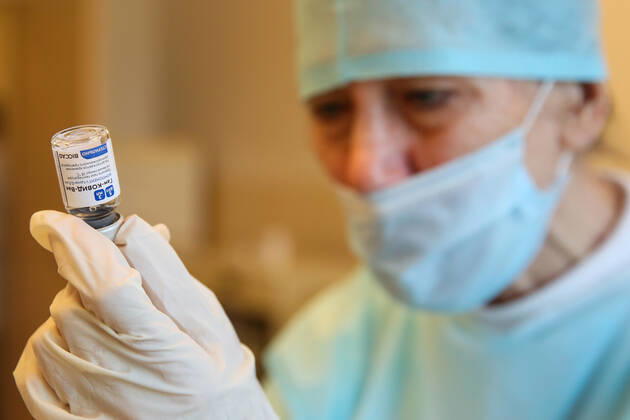 SOCHI, RUSSIA - FEBRUARY 1, 2021: A medical worker prepares a syringe during vaccination with the Gam-COVID-Vak (Sputnik V) vaccine against COVID-19 at Sochi s City Hospital No 4. Dmitry Feoktistov TASS  TS0F5AA9