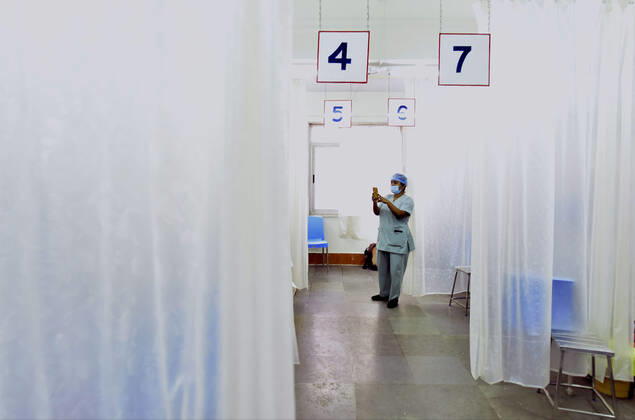 MUMBAI, INDIA - FEBRUARY 1: A BMC health worker takes a photograph during a Covid-19 vaccination drive at Nair Hospital, on February 1, 2021 in Mumbai, India. (Photo by Anshuman Poyrekar Hindustan Times) India s Covid-19 Vaccination Drive